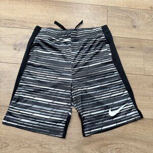 Nike Youth Dri-Fit Athletic Shorts in Black Gray White Geometric Pattern Size L